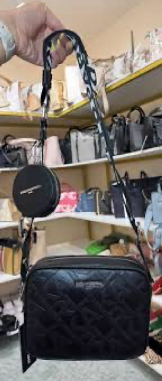 Karl Lagerfeld Mini Crossbody Bag con Monedero – Estilo y Funcionalidad